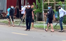 Hai băng nhóm đi ô tô cầm mã tấu đâm chém loạn xạ ở Đồng Nai