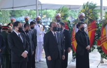 Thủ tướng Nguyễn Xuân Phúc, Chủ tịch QH Nguyễn Thị Kim Ngân viếng nguyên Tổng Bí thư Lê Khả Phiêu