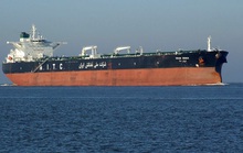 Mỹ lần đầu tiên bắt giữ 4 tàu chở dầu Iran