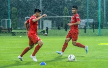 CLIP: U22 Việt Nam đội mưa luyện công trong buổi tập đầu tiên