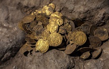 Israel: Phát hiện kho báu tiền vàng niên đại hơn 1.000 năm