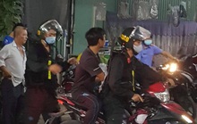 Cô bé 15 tuổi hoảng loạn sau khi bị gã chủ tiệm sửa xe dụ vào bên trong