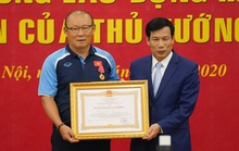 CLIP: HLV Park Hang-seo nhận Huân chương Lao động hạng Nhì