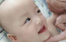 Khoảnh khắc đốn tim của  2  bé Trúc Nhi - Diệu Nhi
