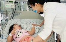 Bà trộn cơm bẫy chuột, cháu ăn nhầm đi cấp cứu