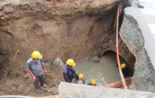 Dưới hố sâu vừa xuất hiện ở góc Phan Văn Trị - Nguyễn Oanh, có gì?