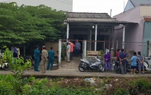 Người đàn ông chết trong tư thế treo cổ