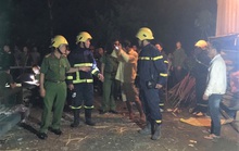 Đá lở trên núi lăn xuống nhà sàn đè 2 người thương vong
