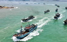 Tuần duyên Mỹ tuyên chiến với tàu cá Trung Quốc săn mồi