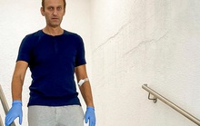 Ông Navalny xuất viện, Nga chào đón về nước