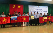 Báo Người Lao Động tặng  cờ Tổ quốc cho ngư dân huyện Đất Đỏ