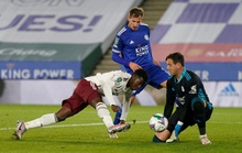 Arsenal hạ gục chủ nhà Leicester bằng bàn đá phản League Cup