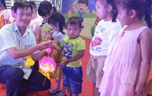 Ấm áp đêm “Vui hội trung thu” với trẻ em nghèo Sóc Trăng, Tiền Giang