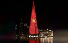 Quốc kỳ Việt Nam tung bay trên tòa tháp cao nhất thế giới Burj Khalifa