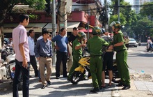 Bị dừng xe kiểm tra, rút dao đâm trọng thương CSGT