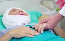 Mở băng phẫu thuật chàng trai mặt quỷ, cả bác sĩ lẫn bệnh nhân đều bất ngờ