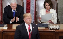 Hạ viện Mỹ chuyền bóng cho ông Pence trước khi áp sát Tổng thống Trump