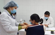 CLIP: Tiêm vắc-xin Covid-19 liều cao nhất cho nữ tình nguyện viên