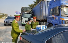Triệt phá đường dây cực lớn dùng 14 xe container chở hàng lậu từ Trung Quốc về
