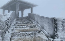 Đỉnh Mẫu Sơn lạnh -1,4 độ C, miền Bắc trùm trong giá rét, miền Trung mưa to