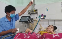 Chuyện cảm động về người cha 8 năm đón Tết cùng con ở bệnh viện