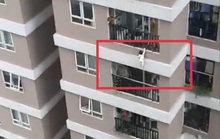 Nam thanh niên đỡ bé gái 3 tuổi rơi từ lan can tầng 12A chung cư