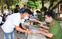 CLIP: Trại giam Phước Hòa giảm án cho hơn 700 phạm nhân về quê đón Tết