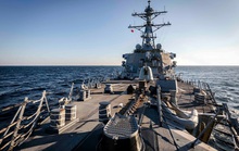 Tàu chiến Mỹ USS John S. McCain đi gần quần đảo Hoàng Sa