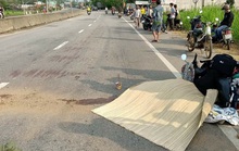 Quảng Nam: Quay lại lượm mũ bảo hiểm, người phụ nữ bị xe tải tông tử vong