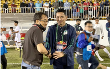 HAGL đánh bại Topenland Bình Định, trợ lý HLV Park Hang-seo chúc mừng Kiatisak