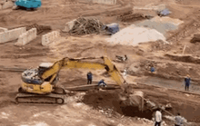 CLIP: Hàng trăm công nhân hối hả xây cầu Vĩnh Tuy 2 mức đầu tư 2.538 tỉ đồng