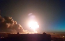 Syria: Nhiều nhà máy lọc dầu bị dội tên lửa, hàng chục người thương vong