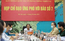 Bão Kompasu giật cấp 13 đang lao vào biển Đông, Phó Thủ tướng chủ trì họp khẩn