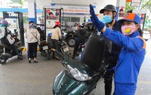 Giá xăng tăng lên áp sát mốc 24.000 đồng/lít
