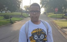 Mỹ: Bé trai 13 tuổi bị bắn chết khi đang chơi iPad trong phòng ngủ