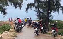 Bình Định: Ra gành đá câu cá, 2 thanh niên bất ngờ bị sóng biển cuốn trôi mất tích
