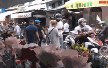 VIDEO: Giới trẻ nhộn nhịp đón 20-10 tại chợ hoa Hồ Thị Kỷ