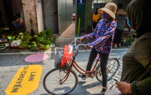 Cận cảnh chợ dân sinh Hà Nội kẻ vạch, phân luồng chống dịch Covid-19