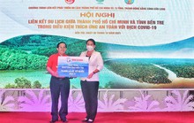 Thêm 10.000 lá cờ Tổ quốc đến với ngư dân Bến Tre