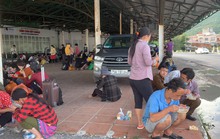 Thừa Thiên - Huế: Bố trí ôtô trung chuyển 350 người đi bộ về quê