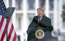 Ông Trump bất ngờ được trao lá chắn tạm thời