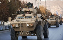 Taliban diễu binh khoe “đồ xịn” của Mỹ