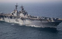 Trực thăng quân sự Iran thách thức tàu tấn công Mỹ USS Essex