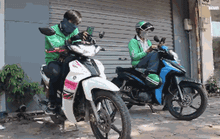 Tài xế xe ôm công nghệ ở TP HCM mừng rỡ khi được chạy lại