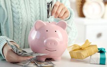 Có nên thủ khi yêu?: Phụ nữ phải biết cất tiền riêng?
