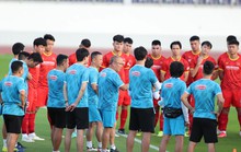 Học cách tránh đối phương đá rắn