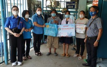 Tiếng khóc nấc nghẹn của mẹ con cô bé đến từ Bình Dương