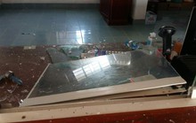 Bệnh viện dã chiến điều trị bệnh nhân Covid-19 bị đập phá