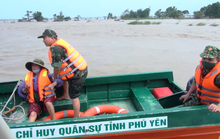 Vượt lũ cứu 6 người chăn bò… giữa sông Ba