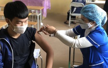 Nhiều quận ở Hà Nội tạm dừng tiêm vắc-xin Covid-19 cho trẻ